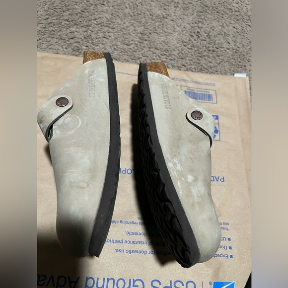 Birkenstock’s. READ DESCRIPTION - Picture 3 of 4